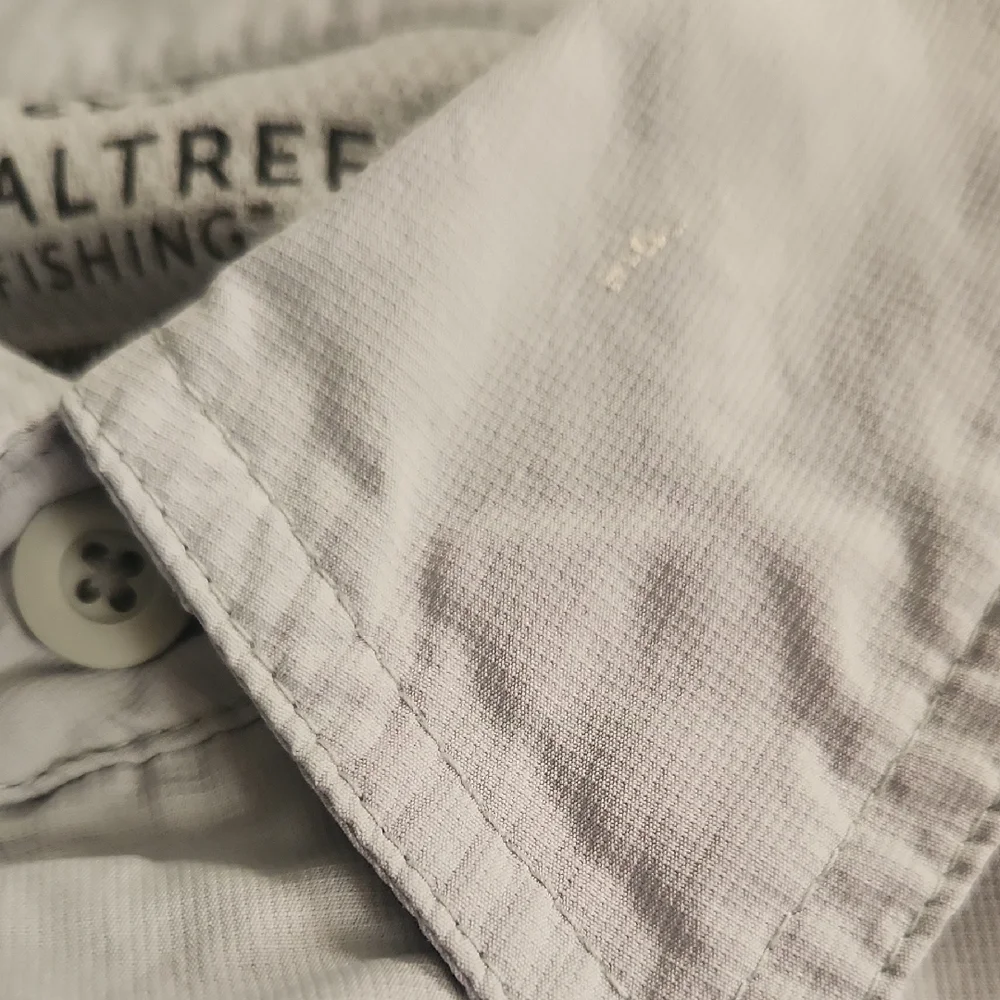 3/$20 Realtree Fishing Light Gray Button Down Shirt